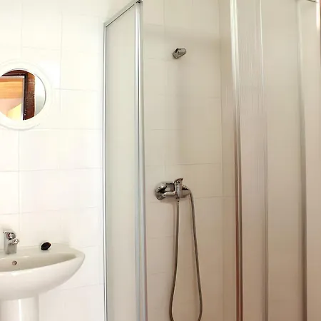 Cosy In With Shared Pool - 45 Sqm アパート