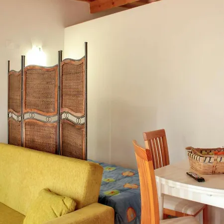 Apartamento Cosy In With Shared Pool - 45 Sqm